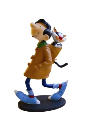 GASTON EN DUFFLE COAT RESIN STATUE